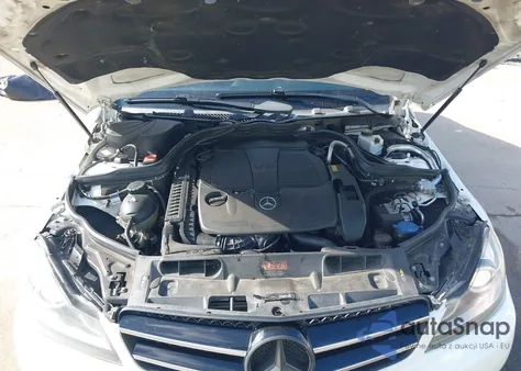 2014 Mercedes-Benz C 350 Sport 4Matic z USA, uszkodzony, nr VIN WDDGJ8JB2EG283970